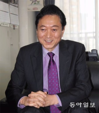 日 하토야마 유키오 전총리, 서대문형무소 방문… 무릎꿇고 사과