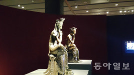 신비롭고 온화한 미소, 살아있는 부처 만나는 듯