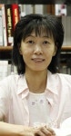 동리문학상 권여선 “소설 그만 쓸까 고민했는데 상 받으니 야단을 맞은 느낌”