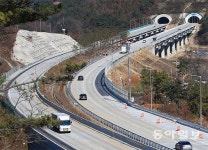 반듯해진 옛 88고속道… “달리기 좋다” 벌써 과속 경쟁