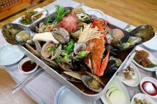 회와 해물탕을 같이 맛볼 수 있어 더욱 든든한 장안해물탕