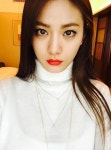 ‘세계에서 가장 아름다운 얼굴’ 나나, 레드 립 포인트 메이크업+시크한 표정…‘도도해’