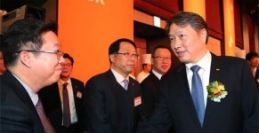 현장부터 챙긴 이재용, 솔직함 강조한 최태원
