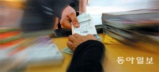 [토요기획]로또 판매점, 매출의 5% 수익금… 명당 소문나면 年 1억 넘게 벌어