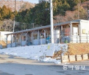 우암주택가설 | [동일본 대지진 5년]5년째 비좁은 가설주택에… “수면제 먹어야 겨우 잠들어”