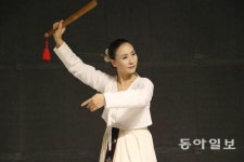 [박경모 전문기자의 젊은 장인]우아한 춤사위