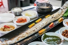 생물갈치를 구워 쫄깃한 맛이 좋은 제주도 함덕 통갈치구이