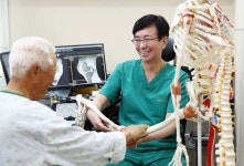 [베스트 클리닉]악! 참을 수 없는 허리통증… ‘원리침’으로 수술없이 잡는다