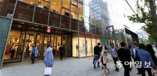 은행 떠나고 카페-옷가게가… 빌딩 1층의 경제학