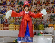 [박경모 전문기자의 젊은 장인]神을 부르는 춤과 노래
