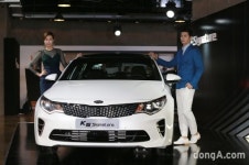 [오토포토12컷]기아차, 2017 K5 ‘더 고급스럽고 더 역동적이며 싸졌다’