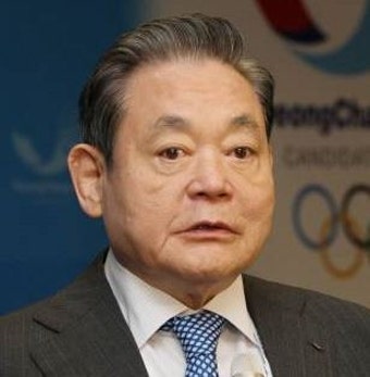 경찰, 일베·디씨인사이드 압수수색…이건희 사망설 유포 혐의