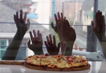 네네치킨 ‘치킨행’ … 외식업계는 ‘OO행’ 열풍