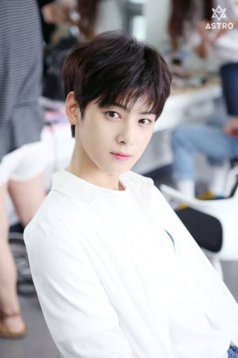 ‘파워타임’ 홍석천 “아스트로 차은우, 아이돌 중 가장 완벽하게 생겼다”