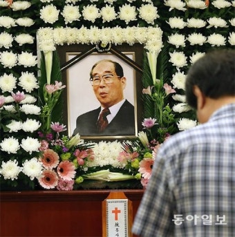 민주화 큰 뜻 기리며… 정치권 조문 행렬