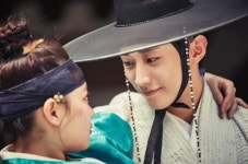 ‘구르미 그린 달빛’ 김유정-진영, 밀착 스킨십X불꽃 눈빛…“후↗ 하↘  심호흡 필요”