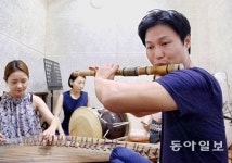 [박경모 전문기자의 젊은 장인]소리꾼 아들의 장쾌한 대금연주