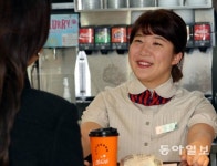 여성 오토바이 배달원 우서희씨 “이제는 맥도날드 점장”