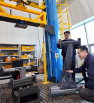 “통뼈 차체 얻을때까지” 무쇠추 수백차례 낙하