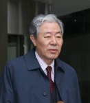 이경재 기자회견 듣던 아주머니 “말도 안 되는 여자 변호하지 마” 일갈