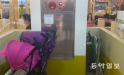 놀이기구에 막힌 연기 흡입구… 소화전 앞은 유모차 보관실