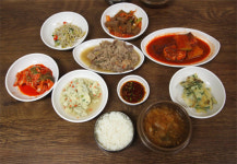 [오늘 뭐 먹지?]엄마 손맛 담긴 백반이 그리워