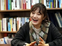 [심규선의 연극인 열전] 배우 김소희 “나는 약하지만 배우는 강하다”