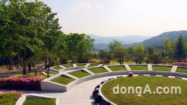 윤달, 5월 맞아 유럽 정원식 메모리얼 파크 ‘별그리다’  화제