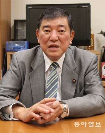 이시바 시게루 “日, 한국 납득할 때까지 위안부 사죄해야 마땅”