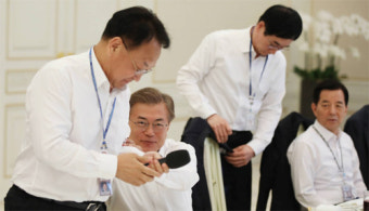 문재인 대통령 “정권은 유한해도 조국은 영원”