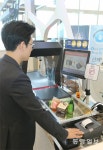 [김성모 기자가 써봤어요]카드없이 스캐너에 손바닥 대면 OK