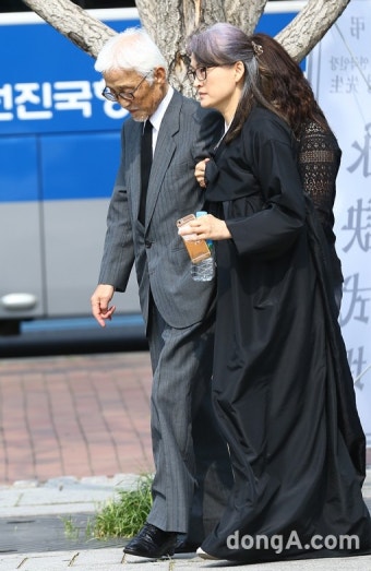 [동아포토]故 윤소정 영결식 참석하는 오현경-오지혜