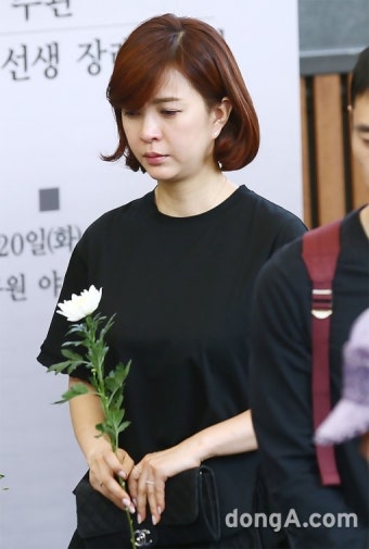 [동아포토]신은정 ‘故윤소정 영결식 참석’