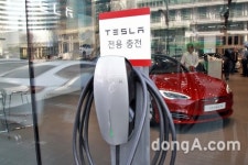 테슬라, 강서 서비스센터 오픈… ‘모델S 90D’ 출고 개시
