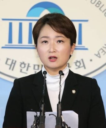 이언주 “추미애 사실상 검찰총장 역할…수사지침 내리는 일, 묵과할 수 없다”