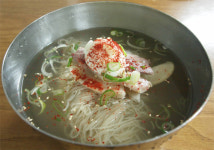 [석창인 박사의 오늘 뭐 먹지?]‘육칠면삼’… 물냉면 맛은 육수가 좌우