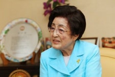 “이희호 여사, 닥터 드레와 결혼”…허위 글 올린 70대男 벌금형