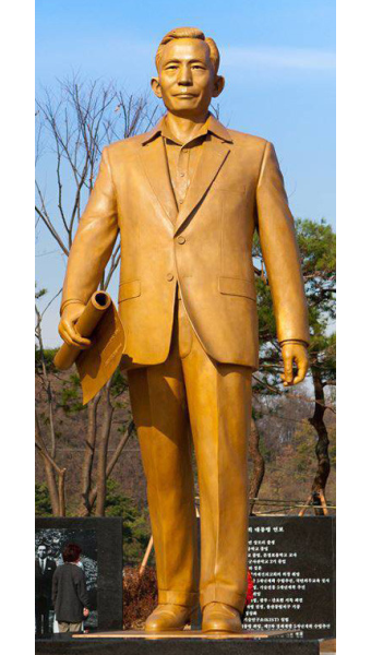 ‘박정희 동상 허가’ 놓고 서울시 고민