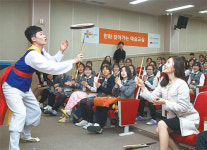 [사회공헌 Together/한화그룹]전국 복지기관에 태양광 설비 지원 ‘해피선샤인’