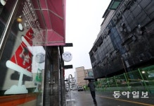 제천 화재 희생자 19명 빗속 영결식… 눈물 젖은 크리스마스