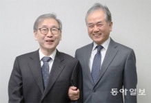 새해들어 정년퇴임한 김정학-홍성만 前판사가 후배들에게