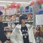 “마트 가다 윤아 벼락!”…‘효리네 민박 2’ 알바생 윤아 목격담 ‘눈길’