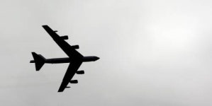 美, B-52 전략폭격기 6대 괌에 전진배치…‘대북 군사압박’ 관측