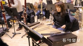 헝가리 악기 ‘침벌롬’ 대신 ‘양금’… 서울시향, 국악기와 찰떡 궁합