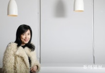 [퇴근길 연예]20년 만에 앨범 가수 지예, 여전히 센티멘털한 방랑자