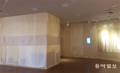 고은 ‘만인의 방’ 석달만에 철거… 성추문에 서울도서관서 없애기로