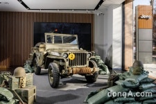 지프, 인천에 두 번째 전용 전시장 마련… 한국전쟁 승리 이끈 ‘윌리스’ 전시