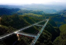 300m 높이 절벽에 설치된 그네 ‘아찔’…춘향이도 망설일 듯