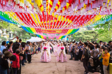 [부처님오신날]부처님 오신 뜻 되새기며… 3만개 오색연등, 봉은사를 수놓다