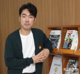 이 시대 문학은 위로의 예술… 공감하십니까